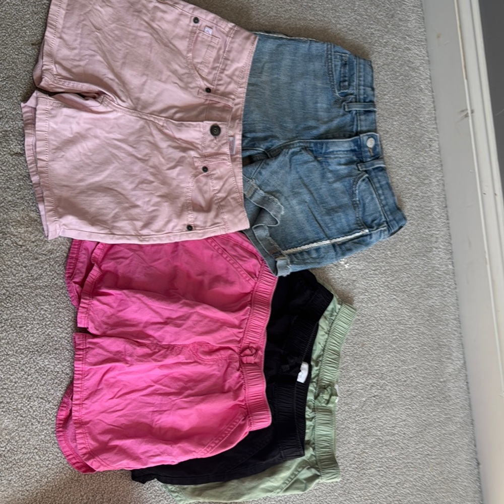 5 pairs of kids shorts size 12. Old navy, the children’s place and Tommy Bahamas